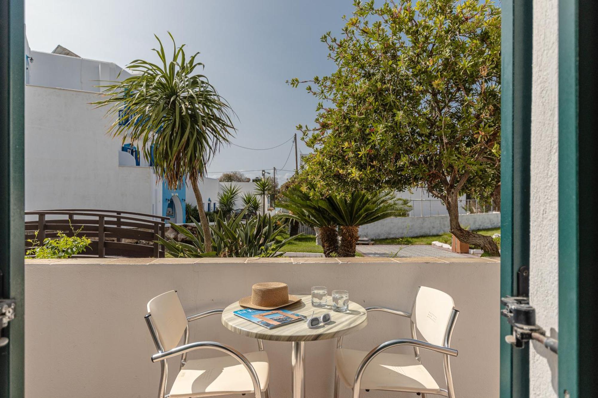 מלון Naxos 3*